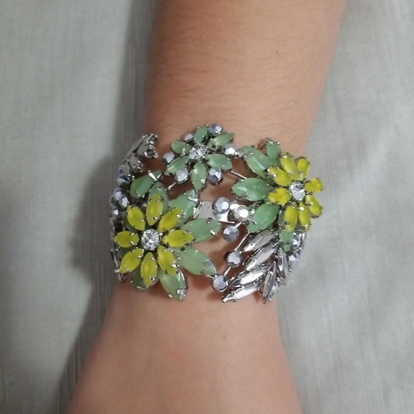 Bcbgmaxazria floral stone cuff bracelet - Picture 3 of 6